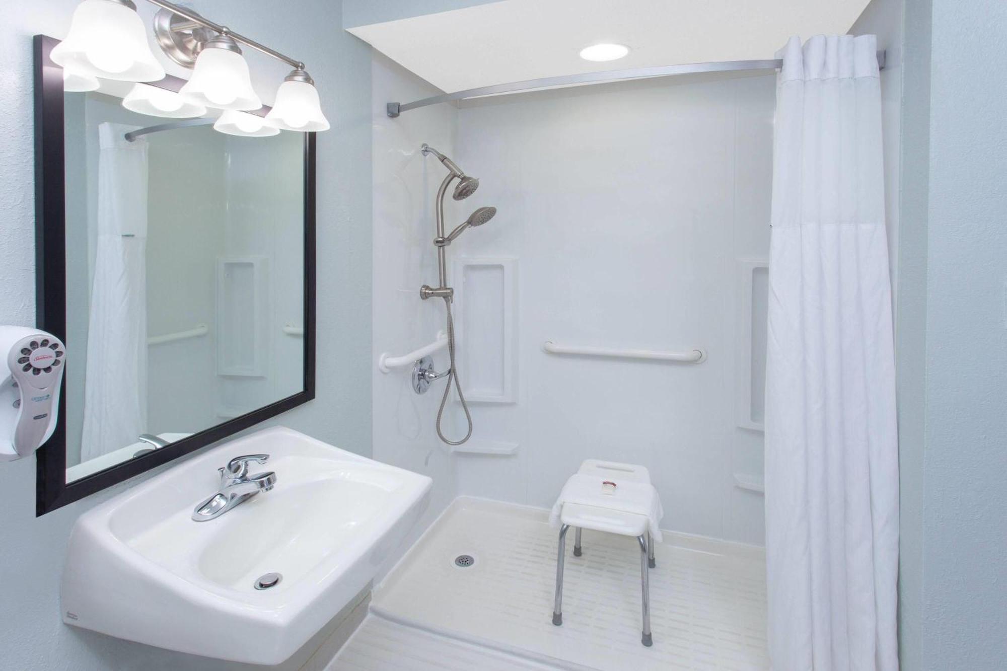 Baymont By Wyndham 2* Grand Haven